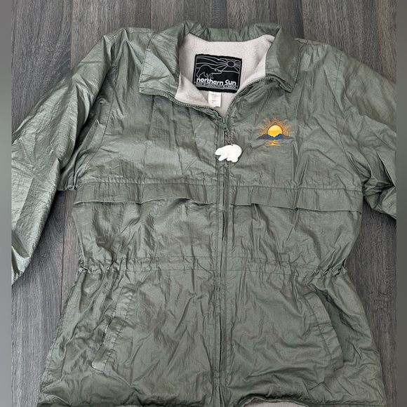 EUC Vintage Northern Sun Canada 90’s Women’s Polar Bear Windbreaker Green Size M - Picture 9 of 14